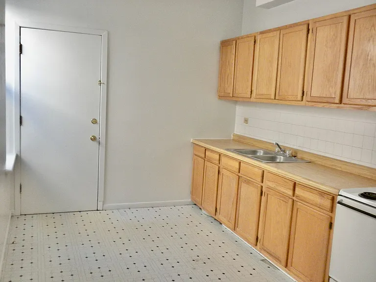 2319 N. Kedzie LP — Photo 6