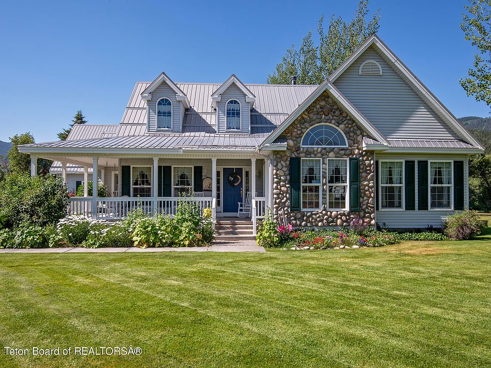 1st image of 204 N Riverwood Dr