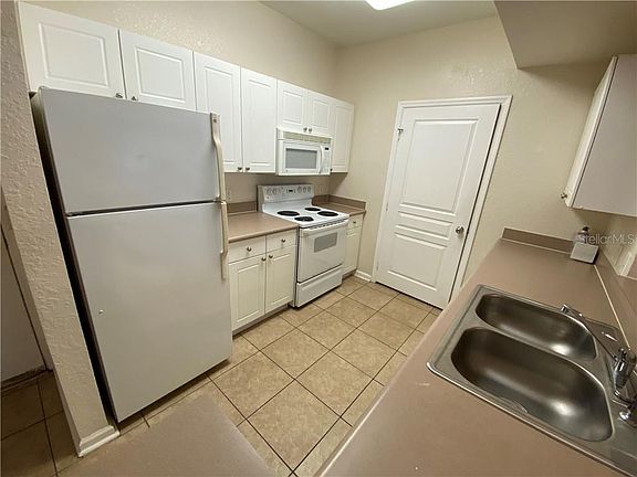 4th image of 9414 Crescent Loop Cir APT 105
