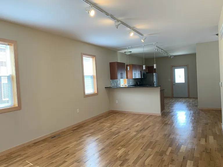 2507 S Logan Ave — Photo 2