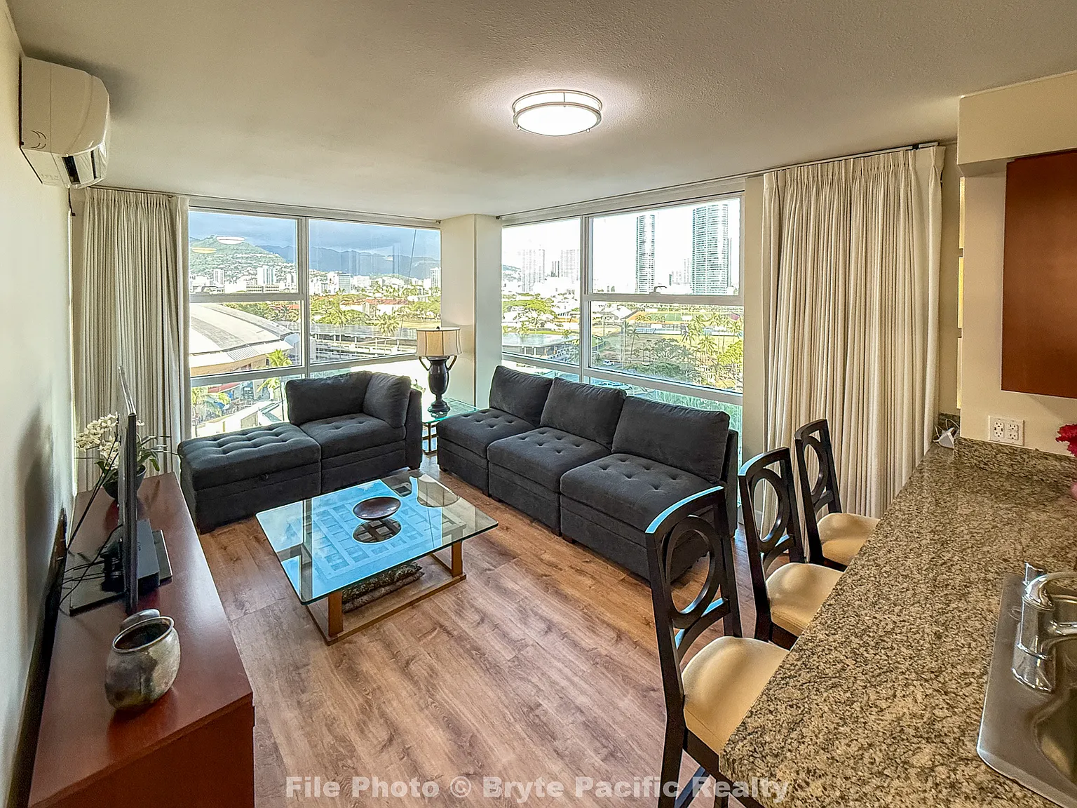 1 bed, 668 sqft, $3,400 — Photo 2