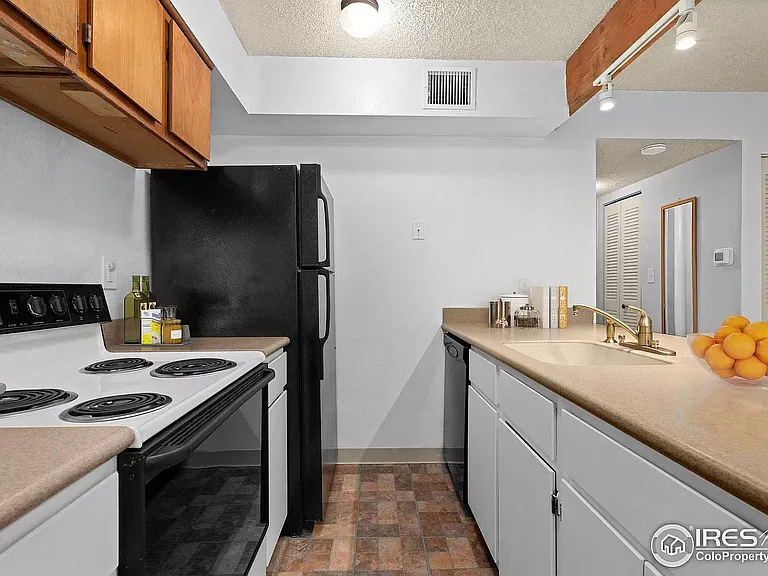 1705 Heatheridge Rd #O102 — Photo 2