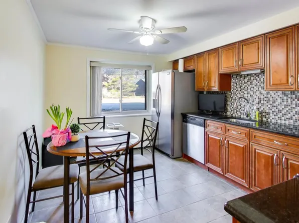 7410 W 111th St APT 310, Worth, IL 60482