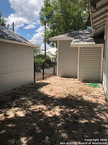 802 Indianola St — Photo 5