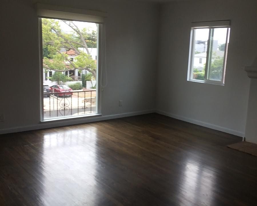 1st image of 10623 Ayres Ave