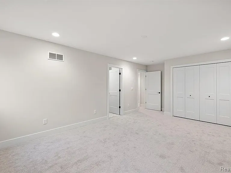 2921 Walsh Dr — Photo 41