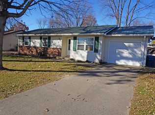 720 W 1st St, Mount Carmel, IL 62863