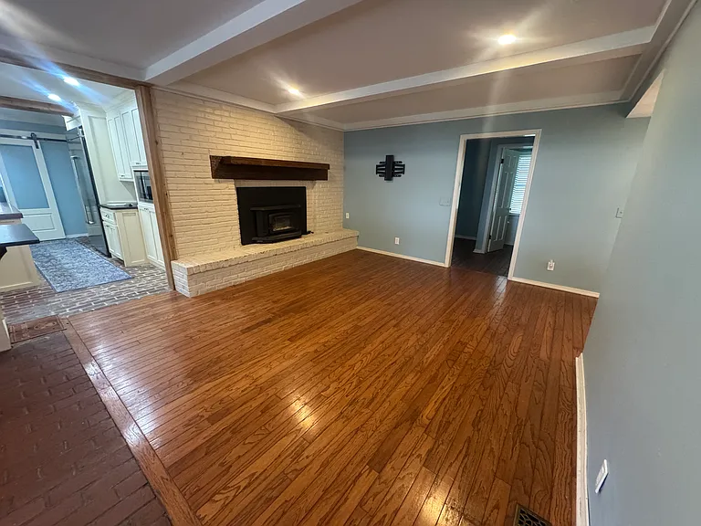 425 E Seneca St — Photo 19