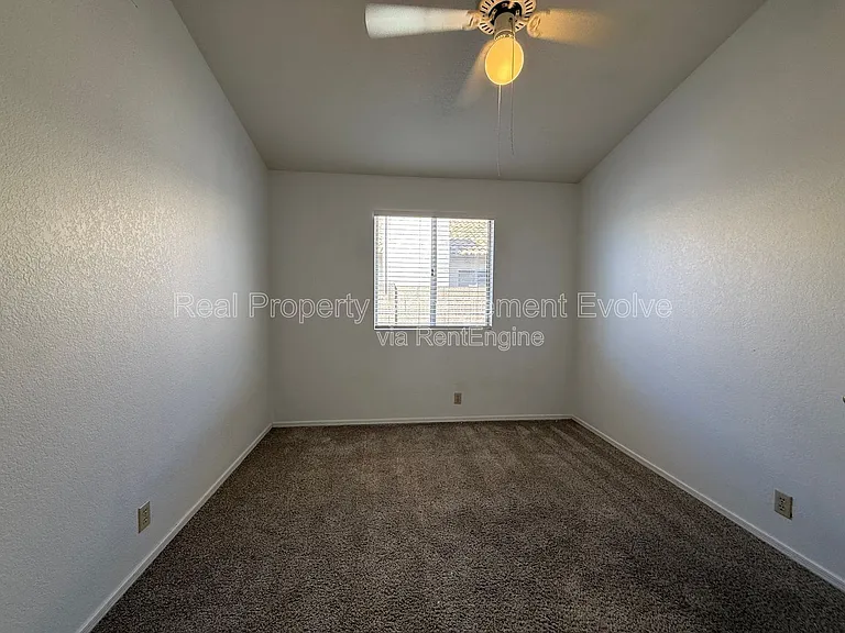 4260 E Rosemonte Dr — Photo 26