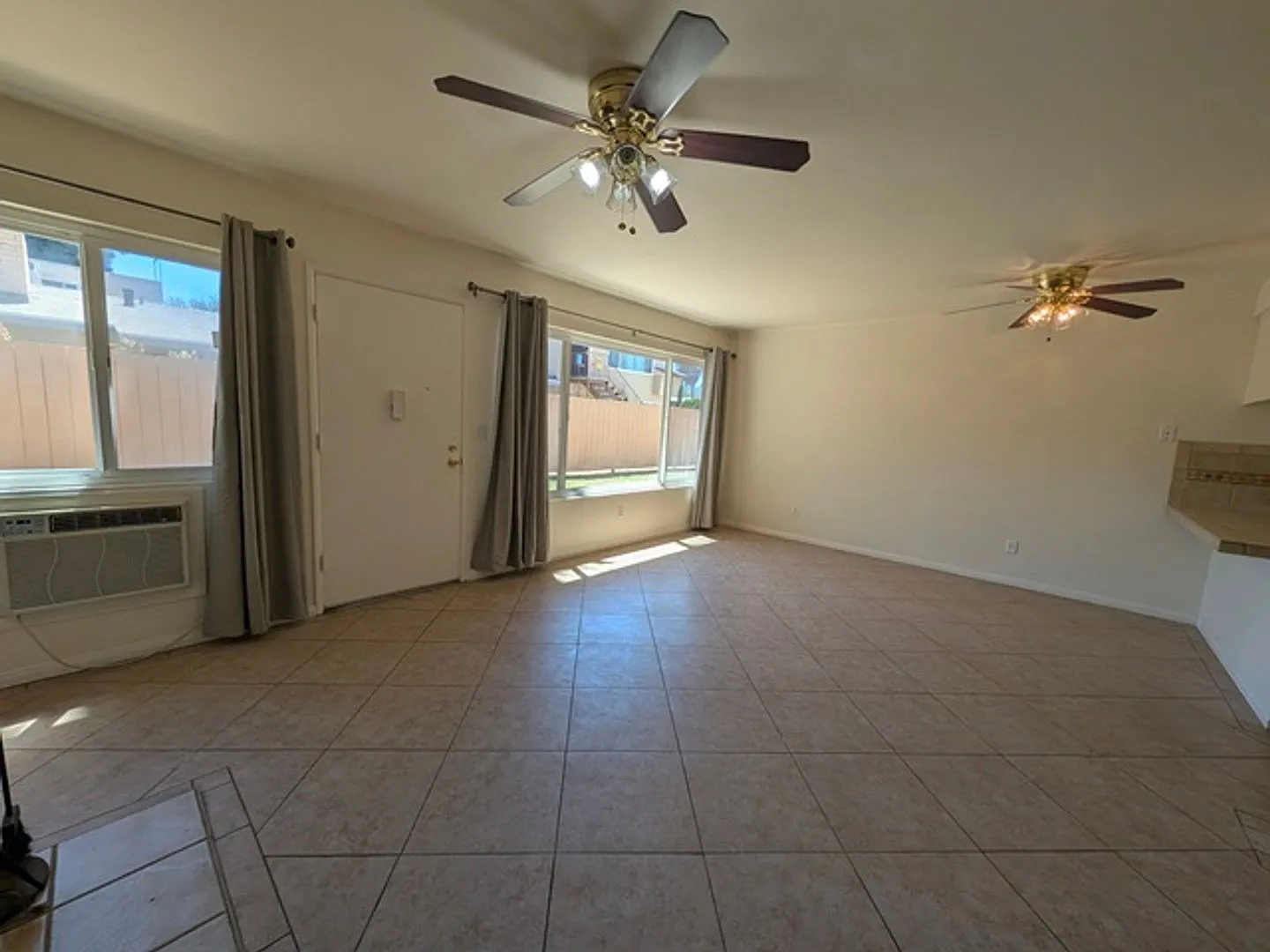 2 Bedroom / 1 Bath Apartment with 1-Car Garage in El Cajon — Photo 4