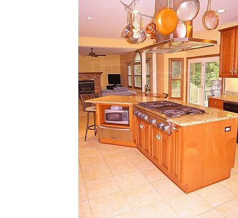 3rd image of 5567 Hollythorn Dr