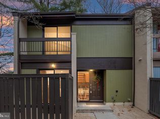 11608 Newbridge Ct, Reston, VA 20191