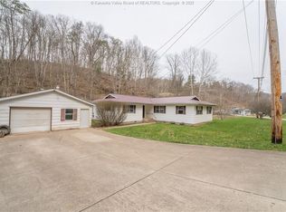 1042 Green Valley Dr, Saint Albans, WV 25177