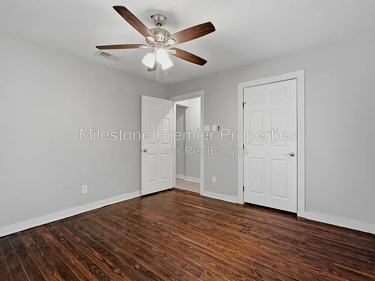 215 W Walker St — Photo 18