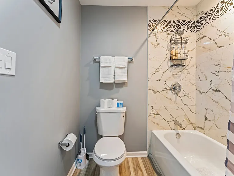 N Lake Shore Dr — Photo 26