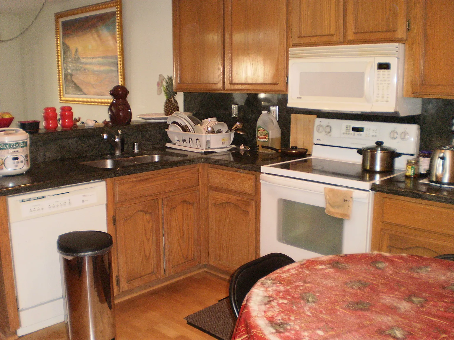 3 bed, 2.5 bath, 1731 sqft, $4,000 — Photo 2
