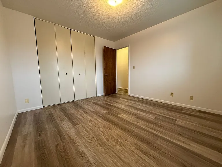 1116 2nd Street SE - Uptown Apartments — Photo 26