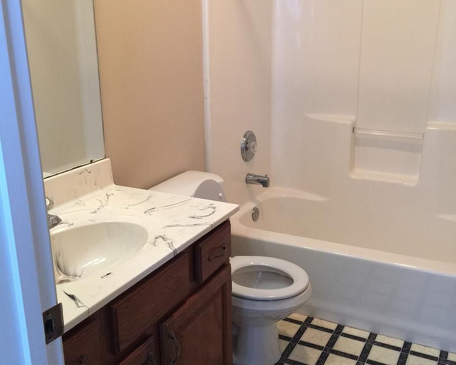 1st image of 102 Goldenrod Dr