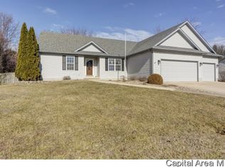 2415 Hampton Dr, Chatham, IL 62629