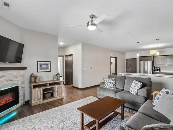 2869 Spring Rose Cir #202, Coralville, IA 52241