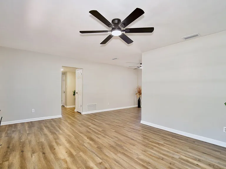 2914 Lando Ln — Photo 8