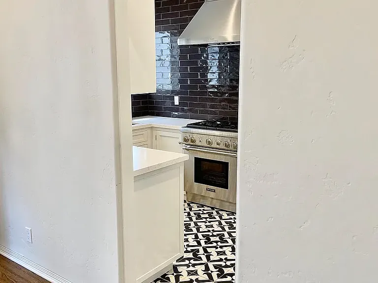 1330 N Harper Ave #108 — Photo 11