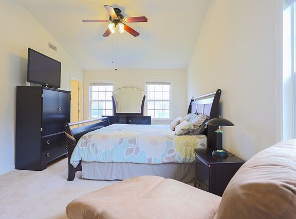 4th image of 5024 Bridgewood Dr