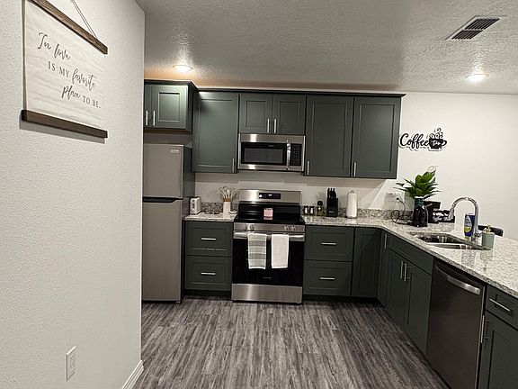 3rd image of 2625 Aldrich Rd #A