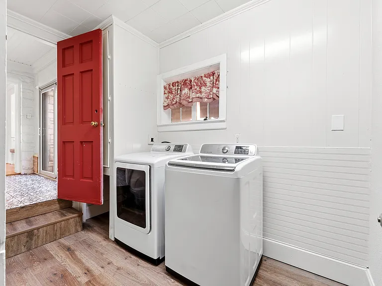 8561 Strathmore Dr — Photo 28