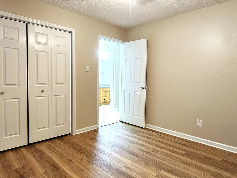 6808 Red Bud Ln — Photo 12