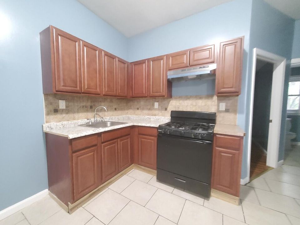 1st image of 290 S 6th St Floor 2