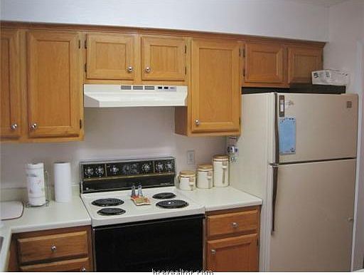 2nd image of 1904 Dartmouth St #3