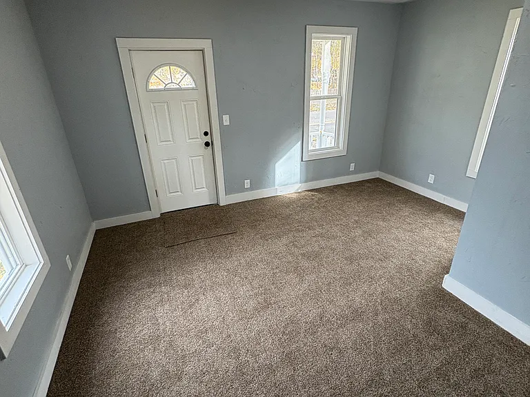 453 Tremont Ave SE — Photo 2