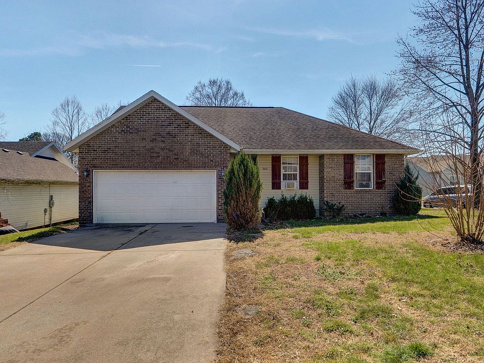 1st image of 602 Oak Leaf Court