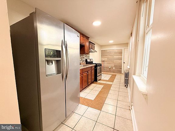 4th image of 431 Pine St