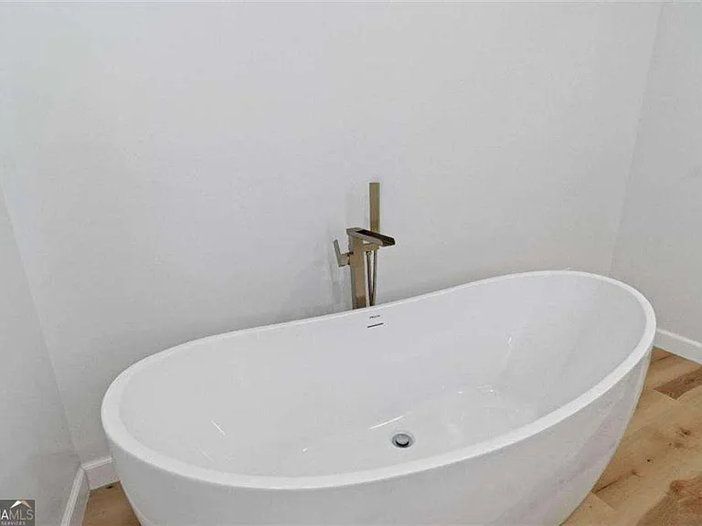 1711 Summit Glen Ln NE — Photo 36