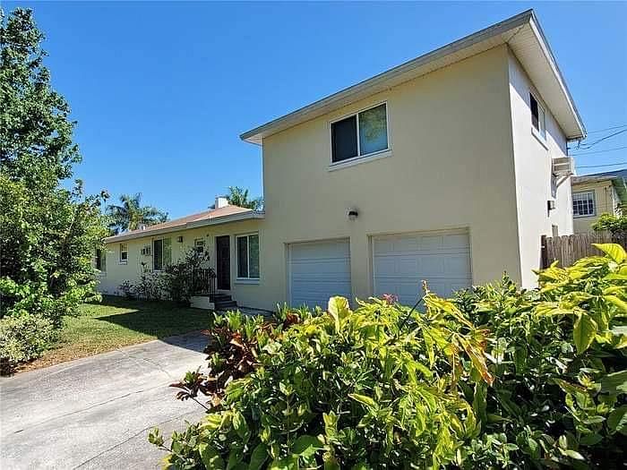 1st image of 472 15th Ave N #1/2