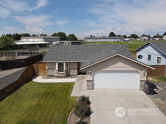 3rd image of 875 E Sagewood Street