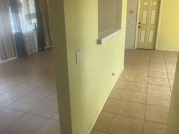 5th image of 503 W Avenida Cerca
