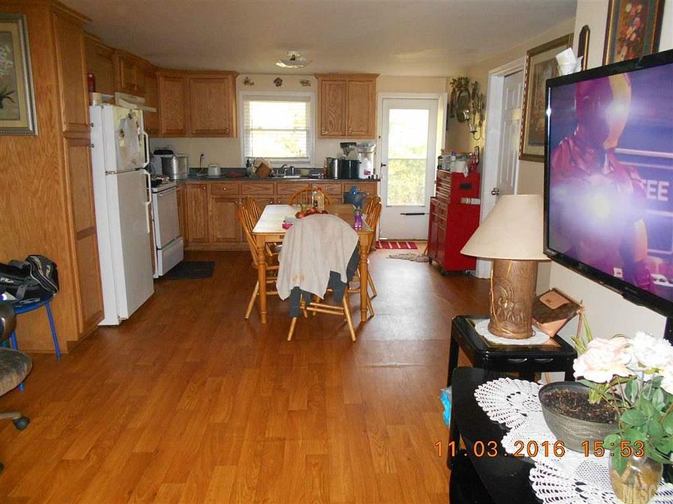 2nd image of 703/705 8th Ave SW