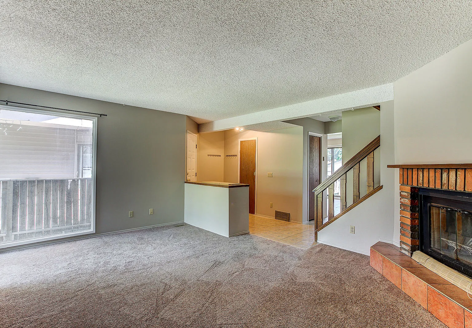 Spacious + Bright 3-Bedroom Duplex with Attached Garage in Family-Friendly Temple! — Photo 4