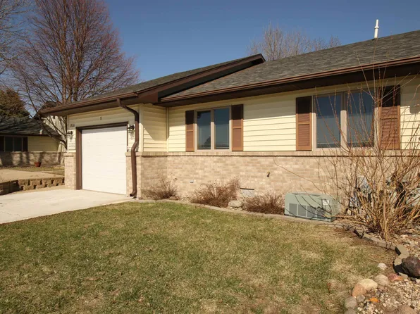 1926 23rd St #7, Spirit Lake, IA 51360