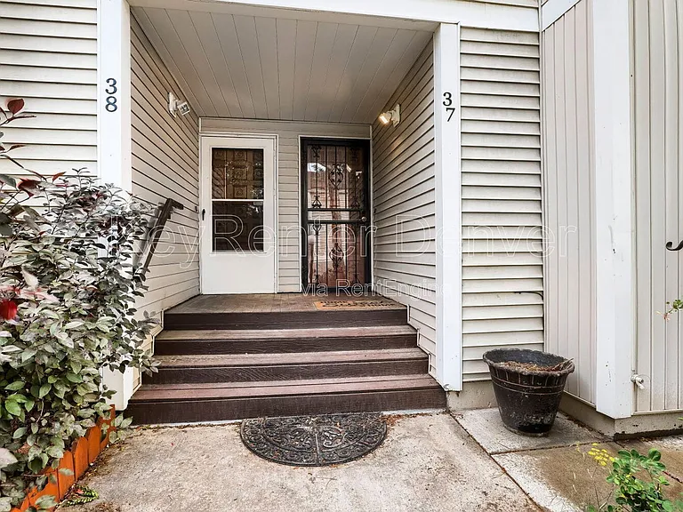 1050 S Monaco Street Pkwy #37 — Photo 2