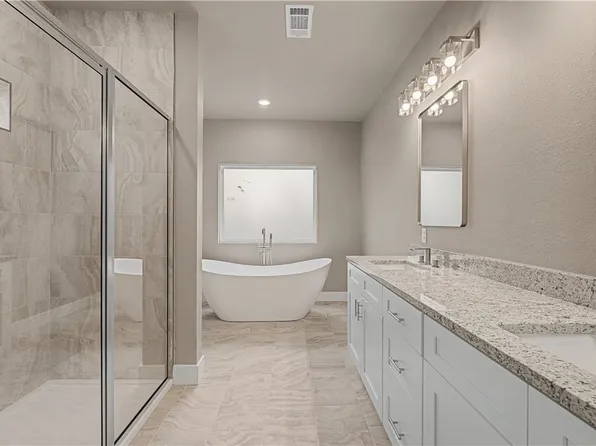 2 Celtic Ln, Bella Vista, AR 72714