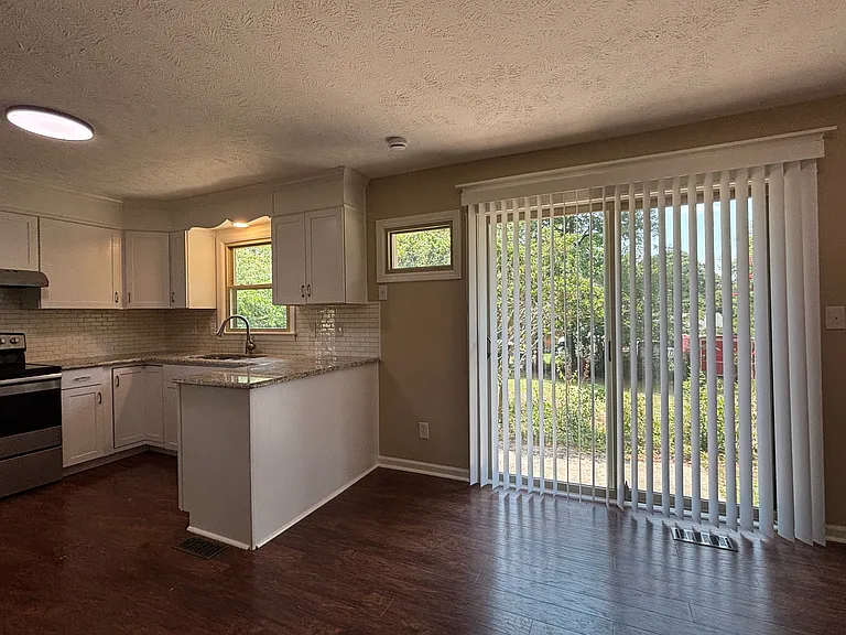 283 Channing Dr — Photo 6