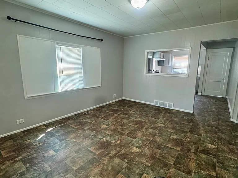 1209 Pettibone Ave — Photo 5