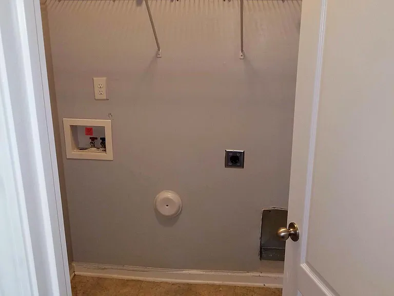 6835 Bone Creek Dr — Photo 12