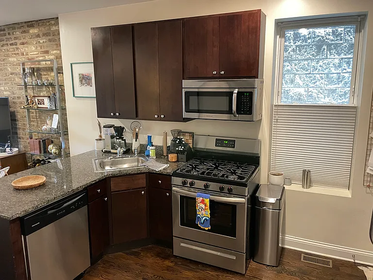 1634 N Paulina St #1R — Photo 5