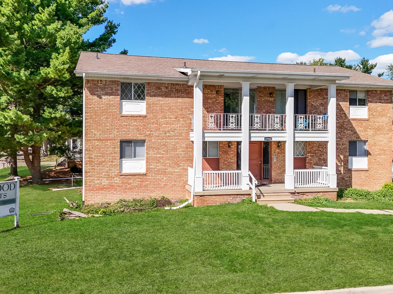Creekwood Apartments — Photo 2