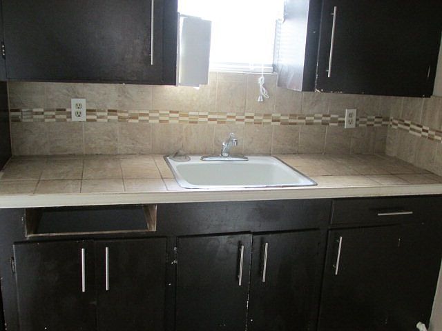 1st image of 1211 Ash Dr